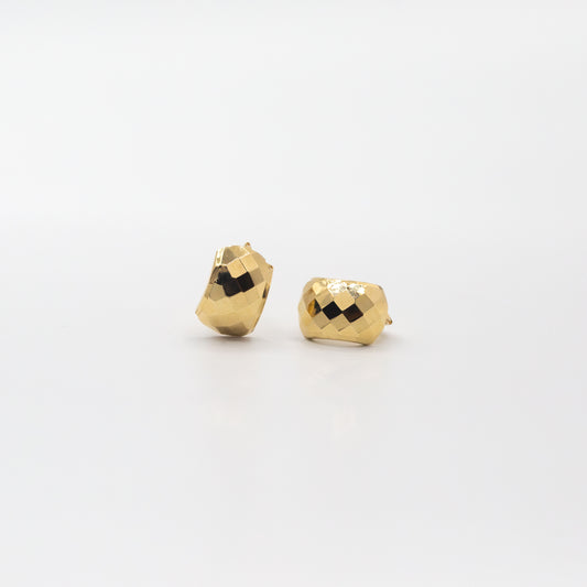 Diamond-Patterned Half Hoops