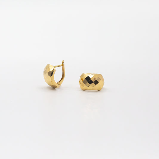 Diamond-Patterned Half Hoops